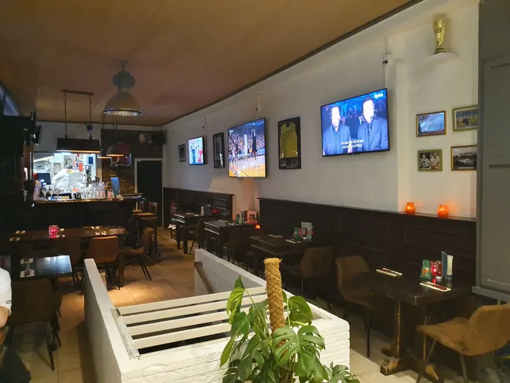 Champions Sports & Grill, foto 1